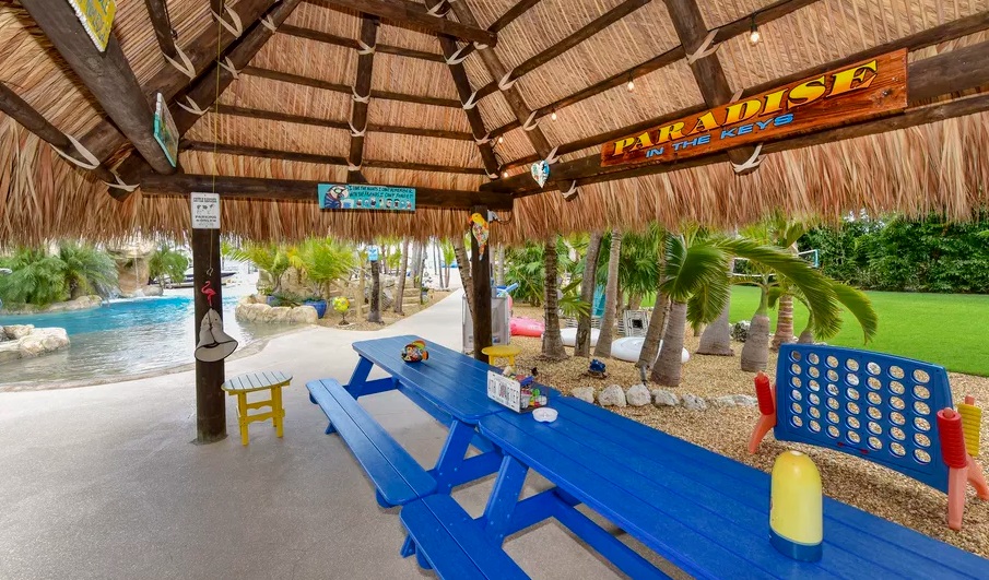 Rumah Ini Punya <i>Waterpark</i> Pribadi hingga Mercusuar