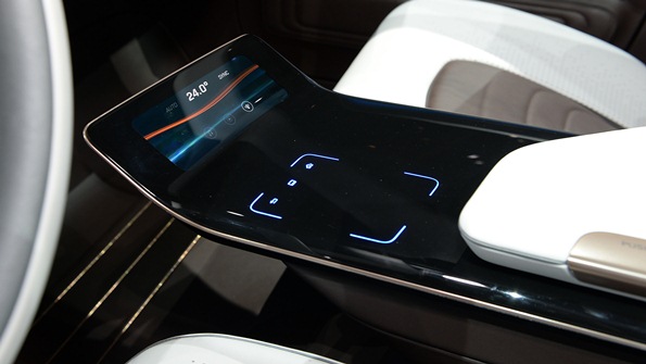 Mercy EQ, Si Sensual Pembunuh Tesla