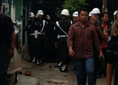 Polri Dibantu TNI Sisir Kampung Berlan
