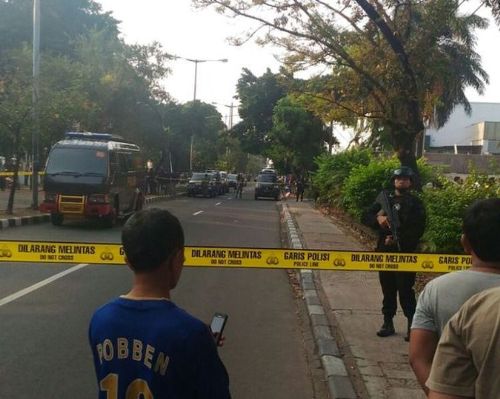 Pengalihan Lalin di Sekitar Lokasi Pelemparan Granat