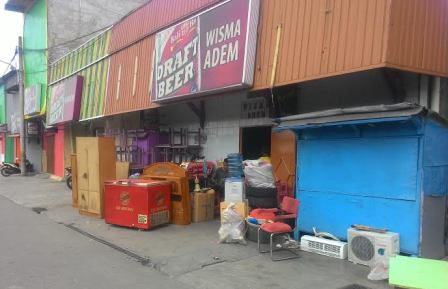 Polisi Jaga Ketat Kafe Milik Aziz, Akses Masuk Ditutup