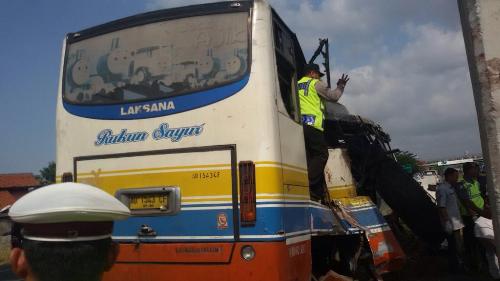 Kecelakaan Maut di Tol Palikanci, Ini Foto Bus Rukun Sayur Ringsek