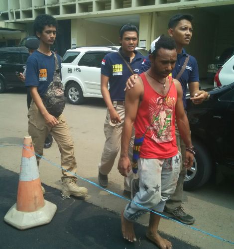 Ricuh di Bundaran HI, Seorang Mahasiswa & Seorang Polisi Luka