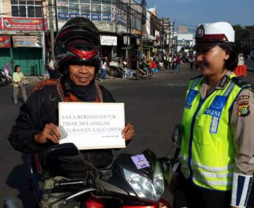 Sanksi Bagi Pengendara Nakal, Bawa Tulisan Bikin Malu