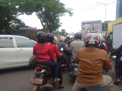 Kalijodo Dibongkar, Jalan Jembatan Dua Macet Parah