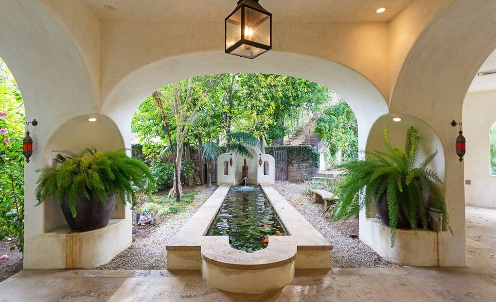 Rumah Mike Shinoda Terjual dengan Harga Rp134 Miliar