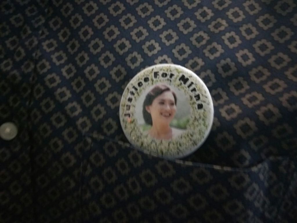 Keluarga Buat Pin <i>Justice for Mirna</i>