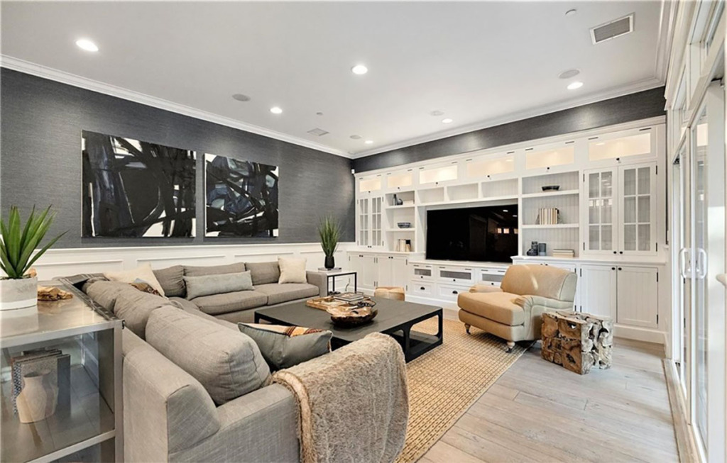 Intip Rumah <i>Youtuber</i> Seharga Rp34 Miliar