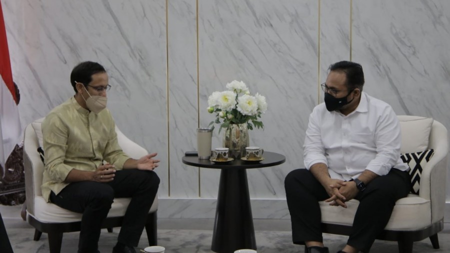 Mendikbudristek Nadiem Makarim bertemu Menteri Agama Yaqut Cholil Qoumas. Foto: Dok Kemenag.