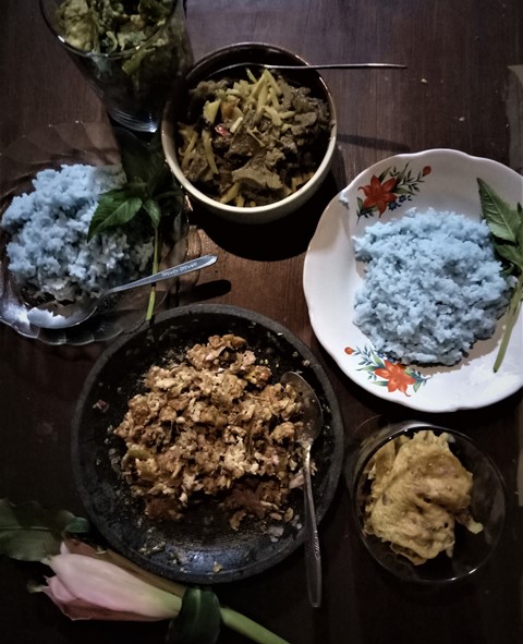 <i>Yuk,</i> Buat Nasi Biru