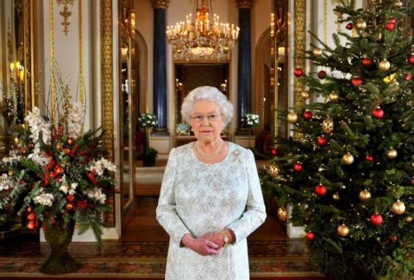 Intip Dekorasi Natal White House & Buckingham Palace
