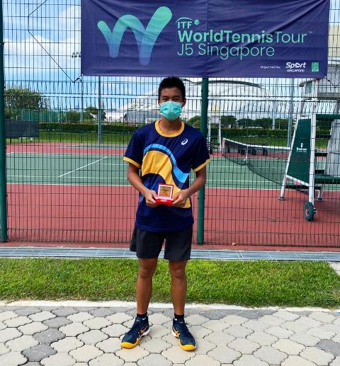 Dua Gelar dalam Dua Pekan