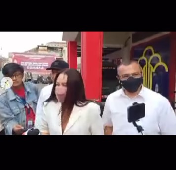Setelah Pizza, Nikita Mirzani Traktir Para Tahanan Nasi Padang