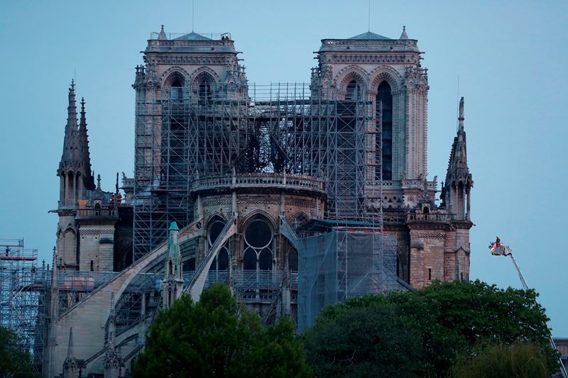 Menelusuri Arsitektur Notre Dame, Katedral yang Terbakar di Paris