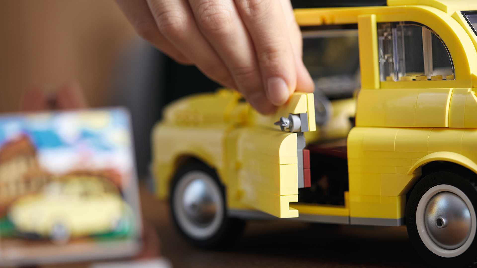 Rebahan di Rumah Sambil Merakit Lego Fiat 500