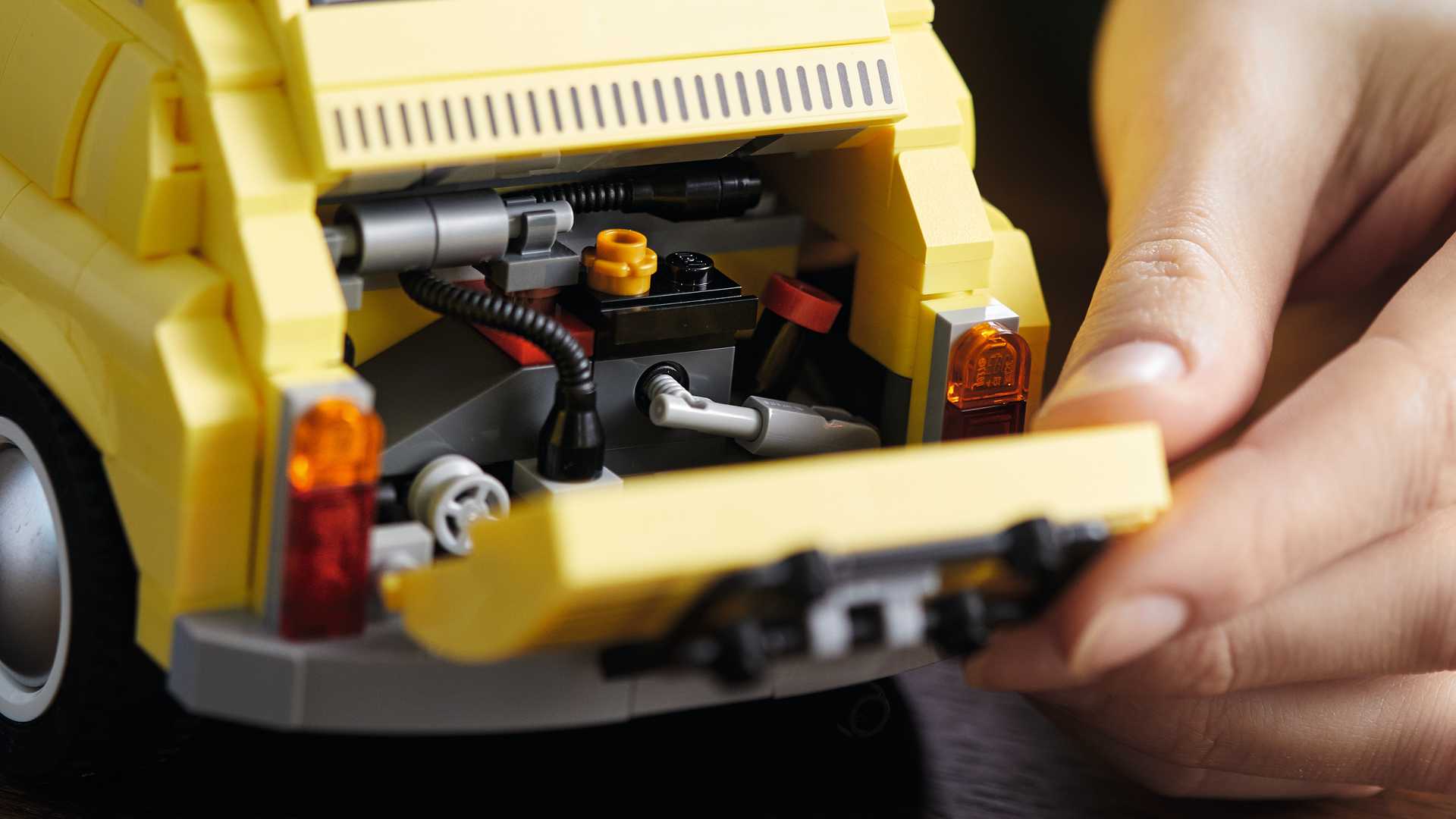 Rebahan di Rumah Sambil Merakit Lego Fiat 500