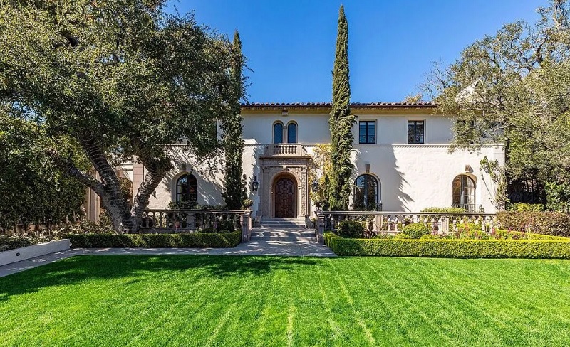 Pajak Terlalu Tinggi, Ozzy Osbourne Jual Rumahnya di California Rp269 Miliar
