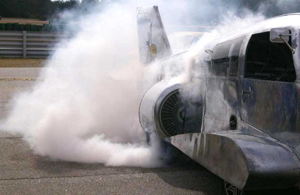 Jeff Bloch Sulap Pesawat Cessna jadi Mobil Balap