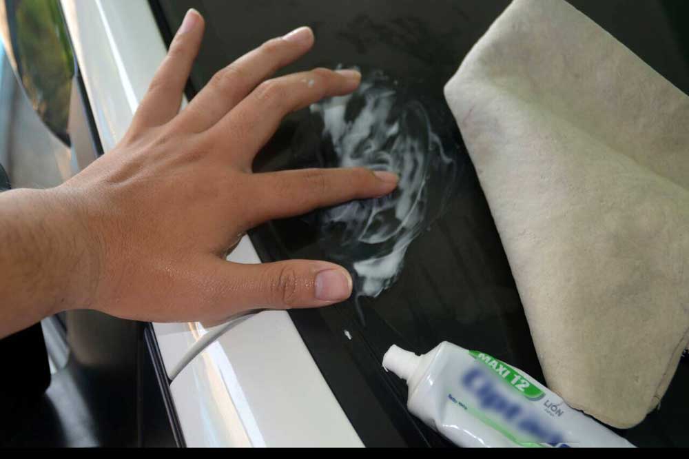 Usir Jamur di Kaca Mobil, Solusinya Bisa Pakai Pasta Gigi 