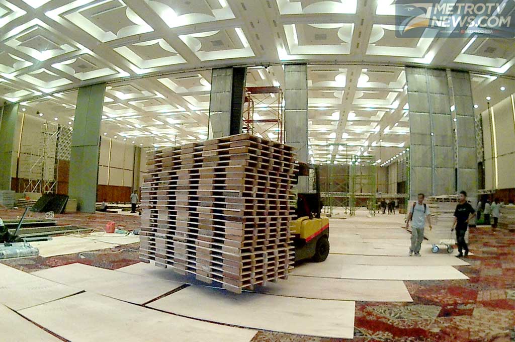 Pembangunan <i>Booth</i> APM di GIIAS 2015 Sudah Dimulai  