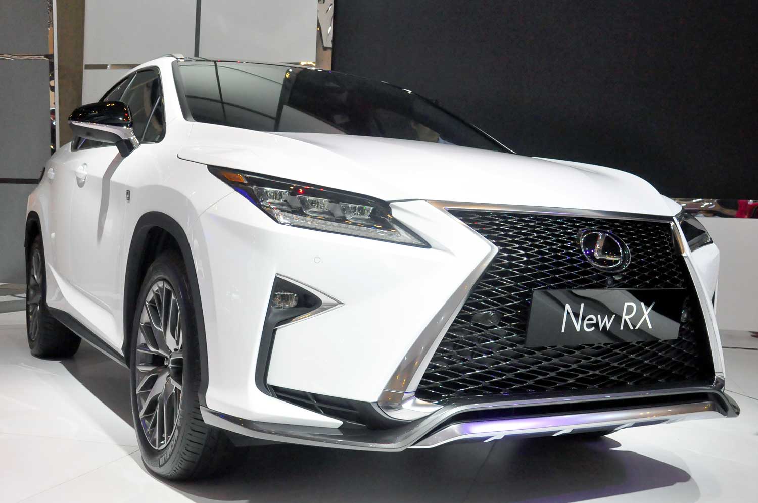 Membedah The New Lexus ES 300h dan New Lexus RX 