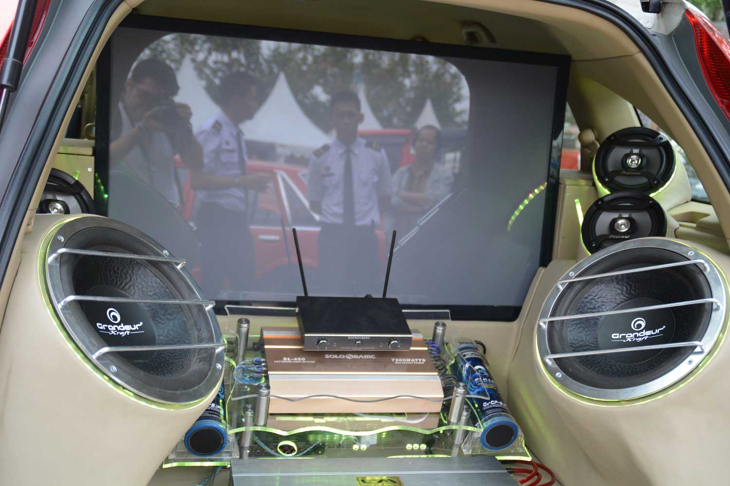 Zainul Arifin Piara Honda CR V Tahun 2012 Dengan Konsep Transformer
