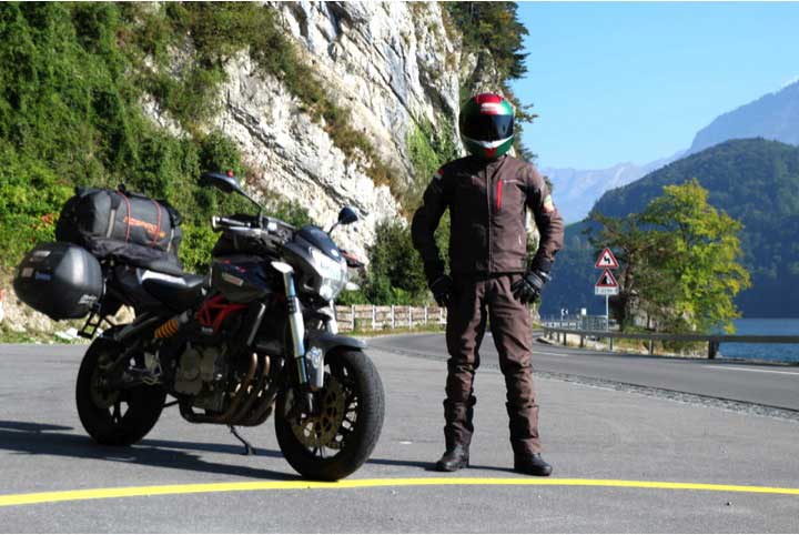 Mario Iroth <i>Touring</i> dari Paris Van Java ke Paris yang Sebenarnya