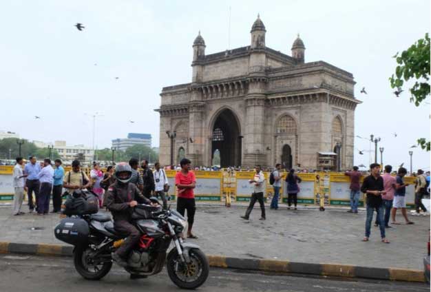 Mario Iroth <i>Touring</i> dari Paris Van Java ke Paris yang Sebenarnya