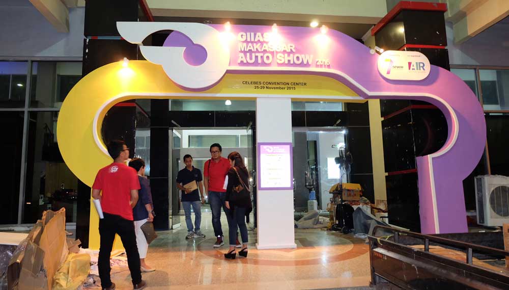 Peserta Pameran Mulai <i>Loading</i> di GIIAS Makassar 2015