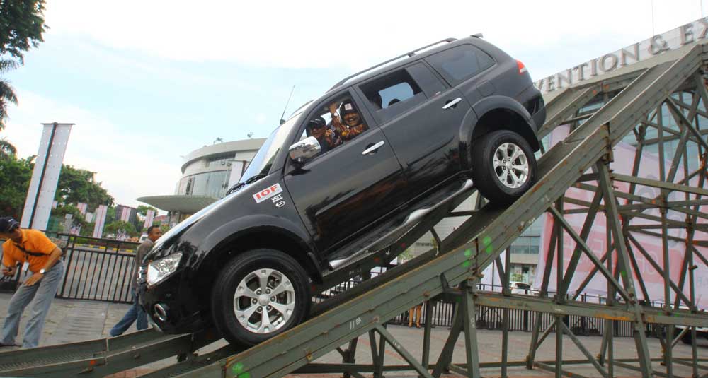 Wakil Gubernur Jawa Timur, Jajal 4X4 Challenge di GIIAS Surabaya