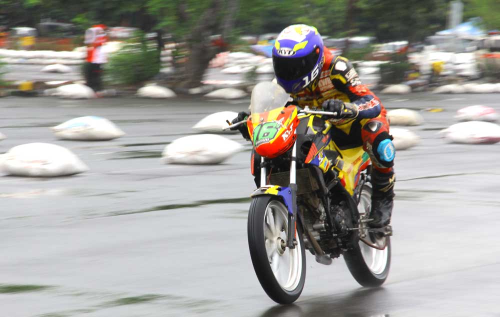 Pembalap Honda Berjibaku di Trek Basah HRC Seri Pamungkas