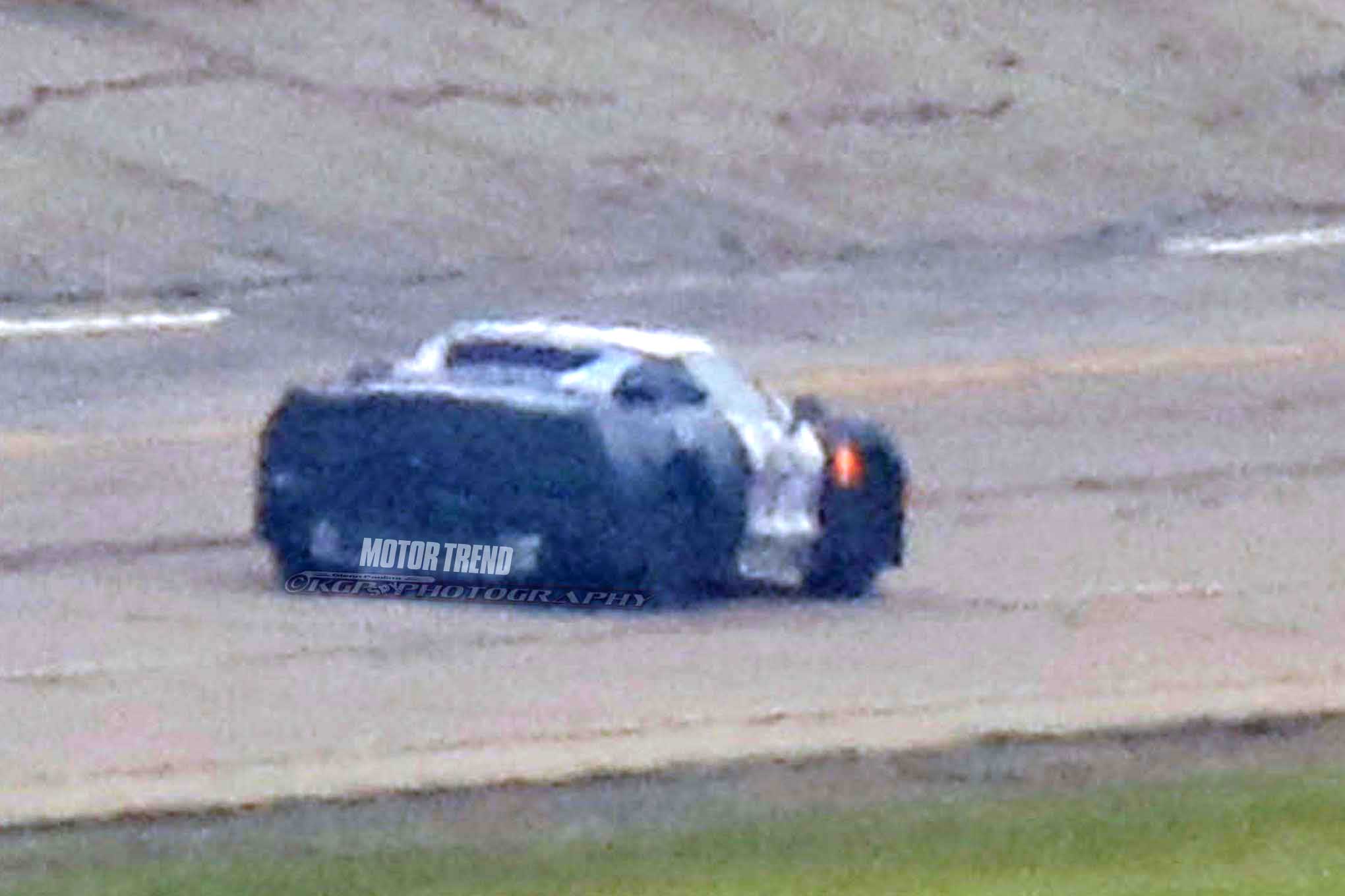 Chevrolet Uji Coba Corvette Bermesin Tengah