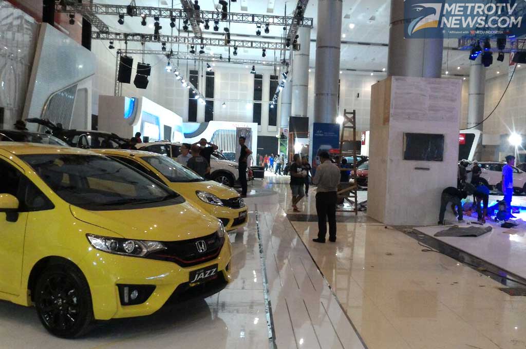 Peserta Kebut Persiapan GIIAS Surabaya 2016