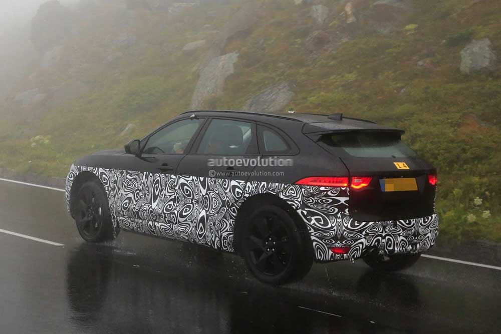 Jaguar Uji Coba F-Pace Listrik