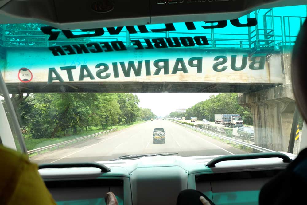 Kencan Singkat dengan Jetliner Double Deck RS