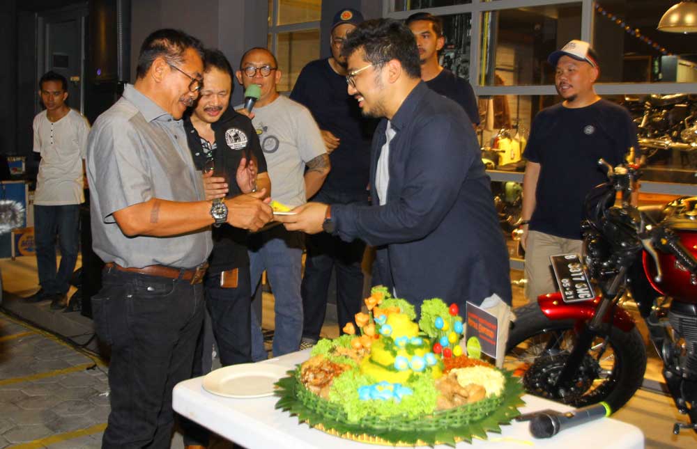 Royal Enfield Seru-Seruan Bareng Komunitas Motor