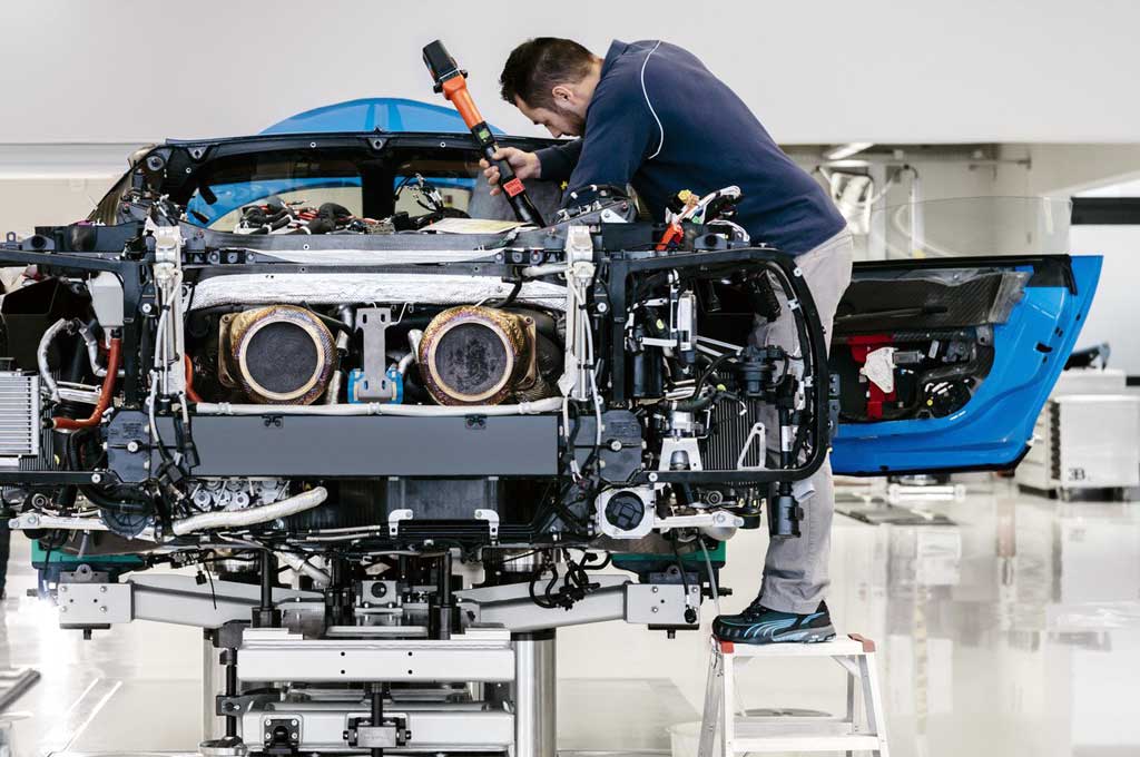 Mengintip Proses Pembuatan Bugatti Chiron