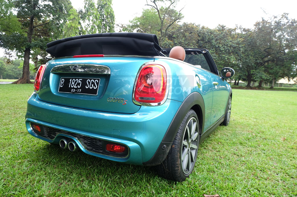 Mini Cooper Cabrio, Si Kecil yang Menyenangkan