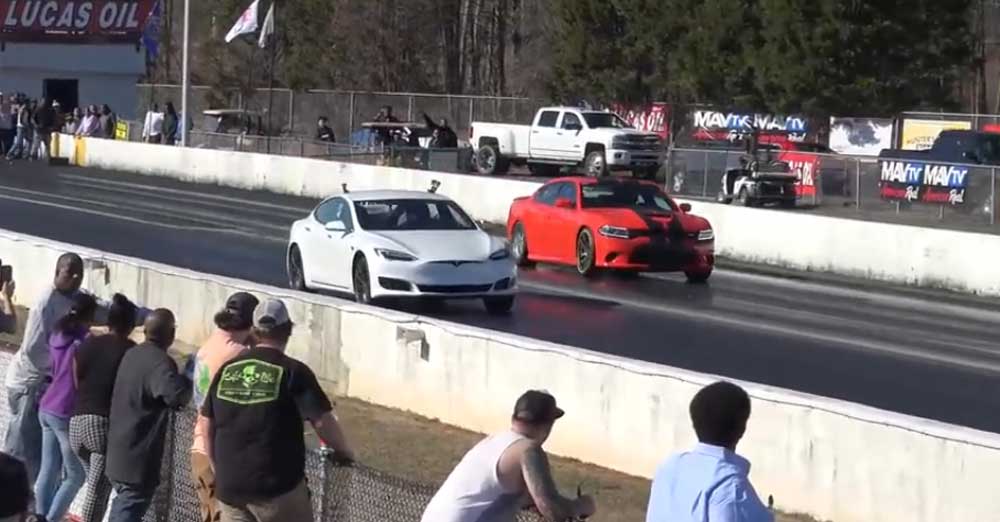 Tesla Model S P100D ini Pecundangi Mobil Spek Khusus di Lintasan Drag