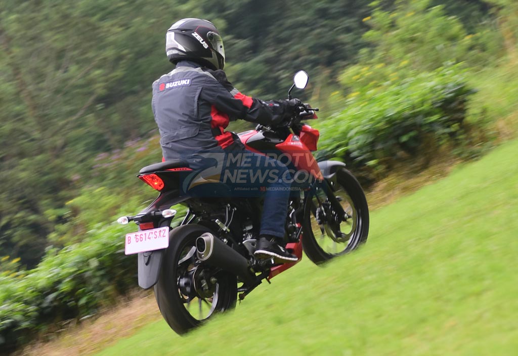 Serunya Melibas Jalur Pegunungan Dengan Suzuki GSX-S150