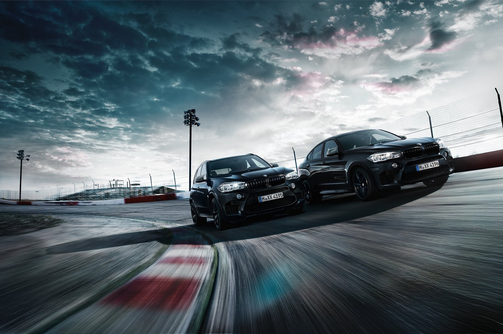 BMW X5 M dan X6 M Tampil Serba Hitam