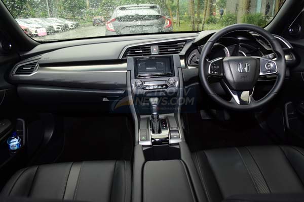 Susuri Malam Jakarta Pakai Civic Hatchback Turbo