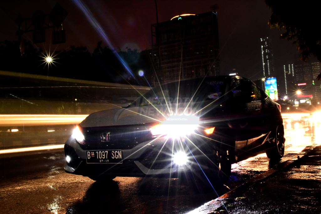 Susuri Malam Jakarta Pakai Civic Hatchback Turbo