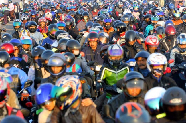 Waspada Bonceng Anak saat Naik Motor!