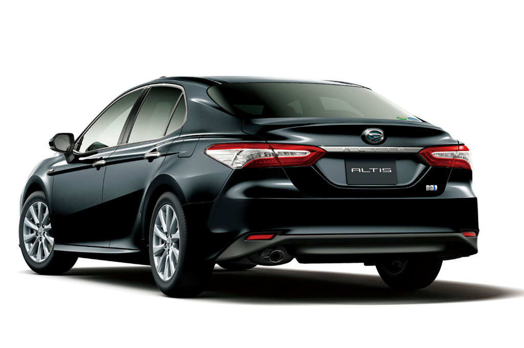 Kupas Fitur Daihatsu Altis, Kembaran Toyota Camry