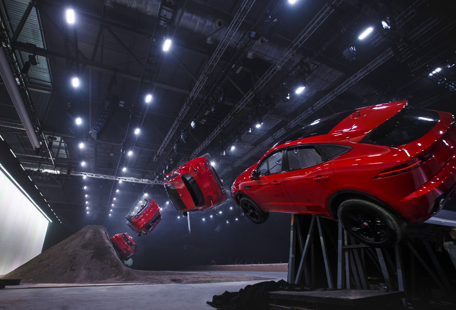 Jaguar akan Memproduksi Mobil di Luar Inggris