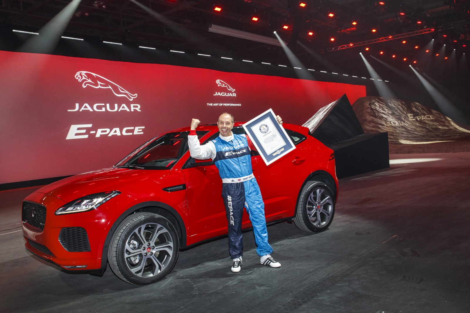 Jaguar E-Pace Dipaksa Atraksi Barrel Roll