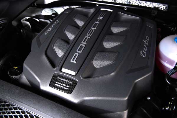 Kupas Spek Porsche Macan Turbo Performance Package
