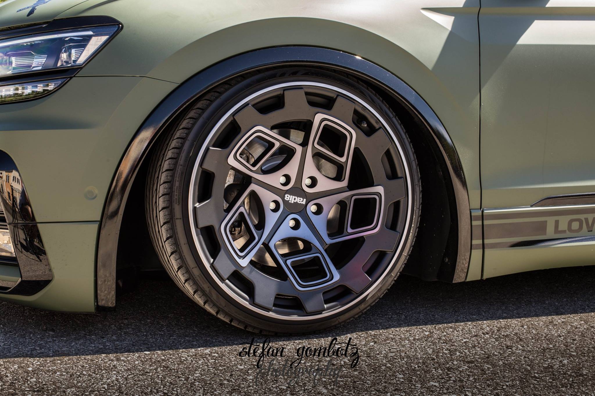 Volkswagen Tiguan Bergaya Lowrider Medcomid