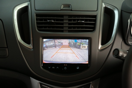 Cara Mudah Pasang Kamera Mundur di Mobil